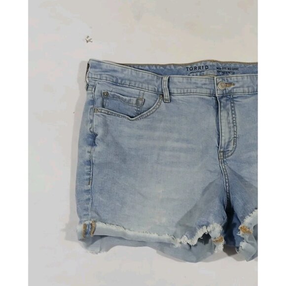 Torrid Mid Rise Mid Jean Shorts Cutoffs Size 22 Light Wash Vintage Stretch - Picture 3 of 9